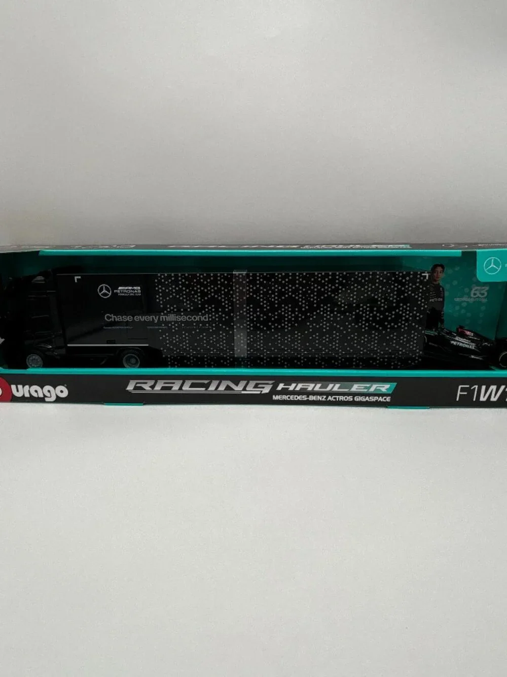 Maisto Bburago Formula 1 Mercedes F1 Racing Transporter Semi Truck w/ W15 Car
